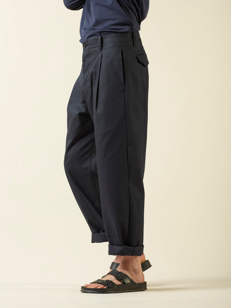 pleated trouser