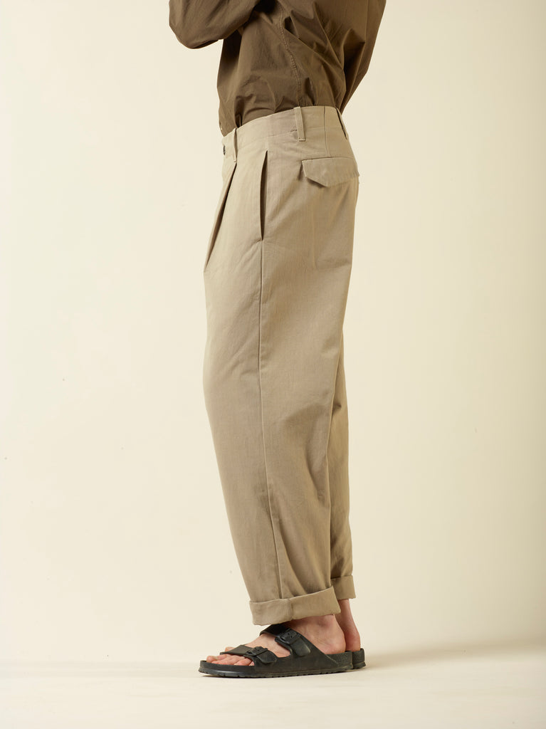 pleated trouser