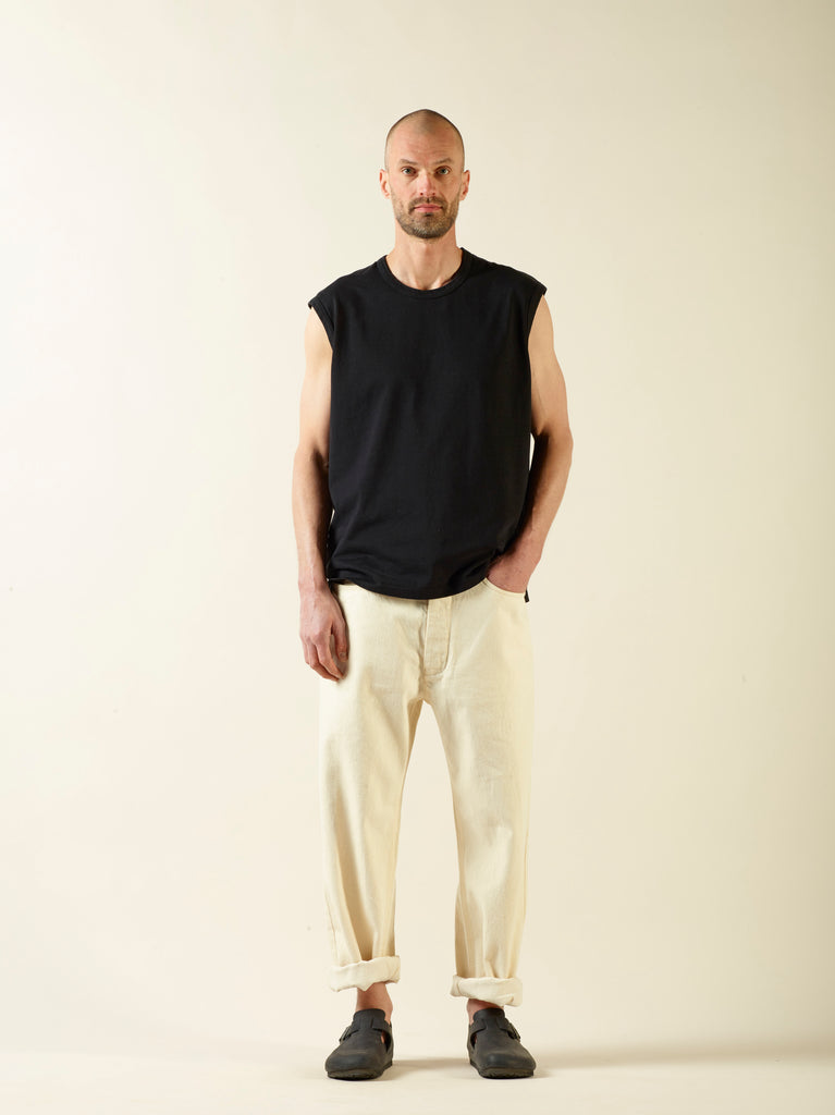 sleeveless t-shirt