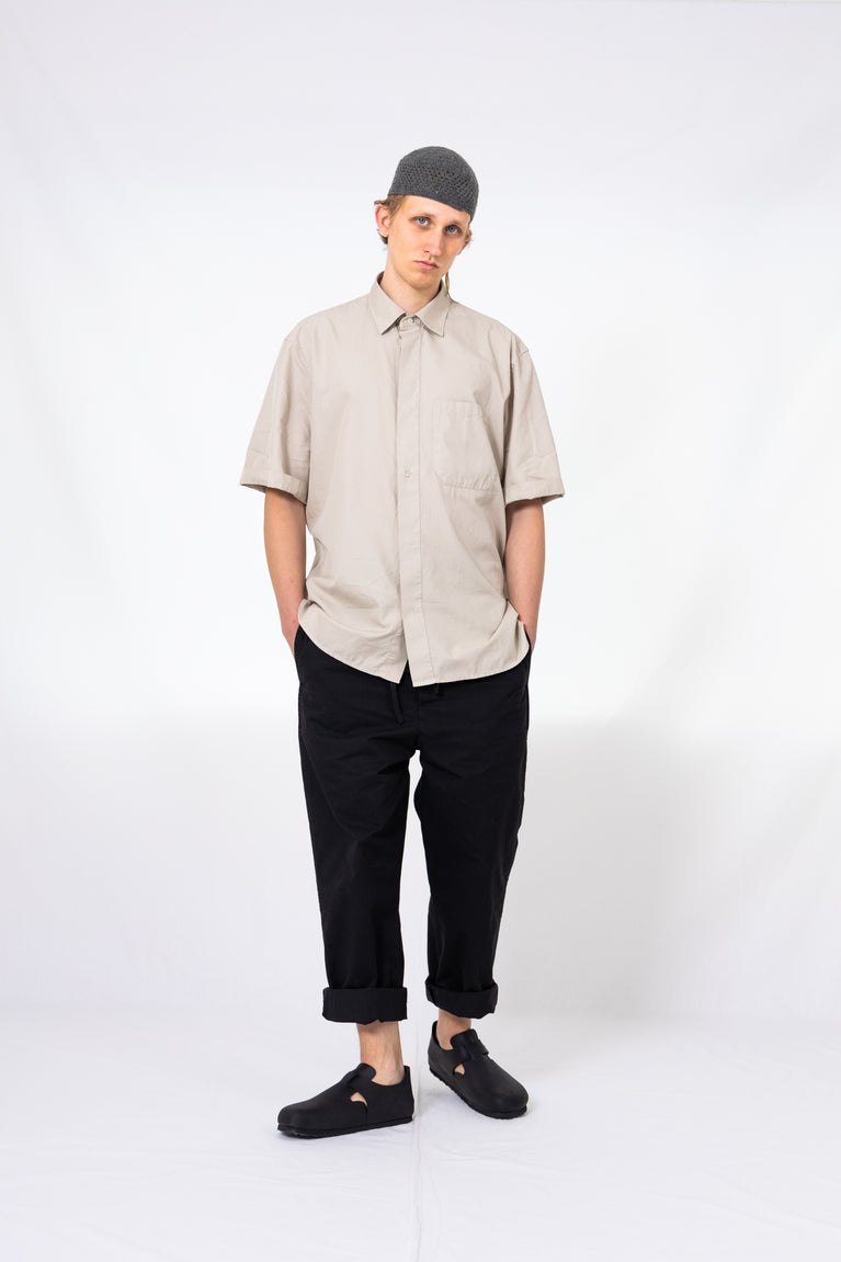 7d collection , 7d , belgian brand , ikkoopbelgisch , supersoft merino v-neck sweater in rib knit   oversized shirt in cotton poplin with contrast stitch   comfort drawstring pant in cotton wool twill