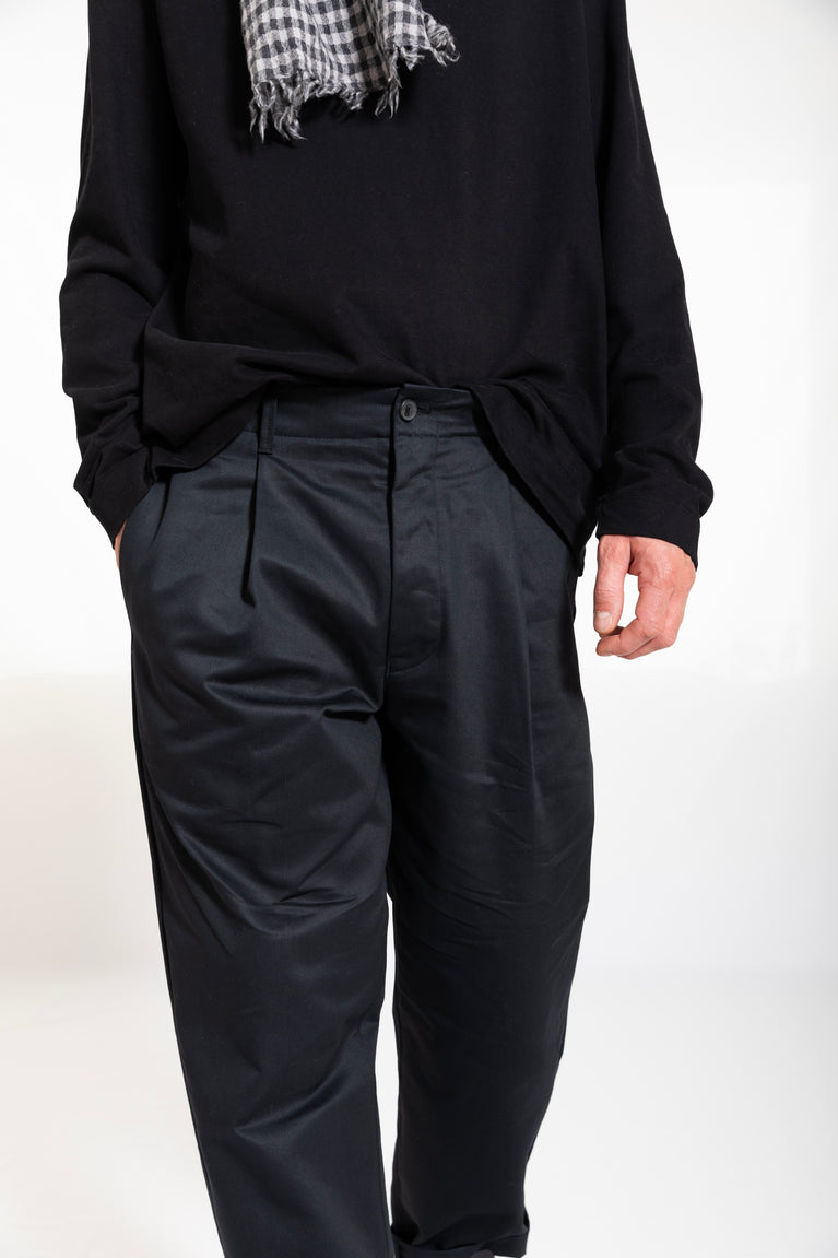 pleated trouser