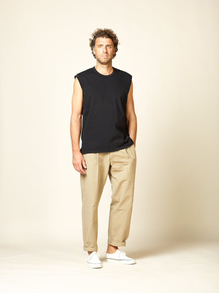 sleeveless t-shirt