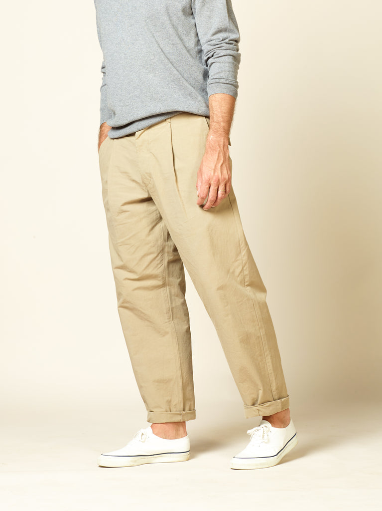 pleated trouser