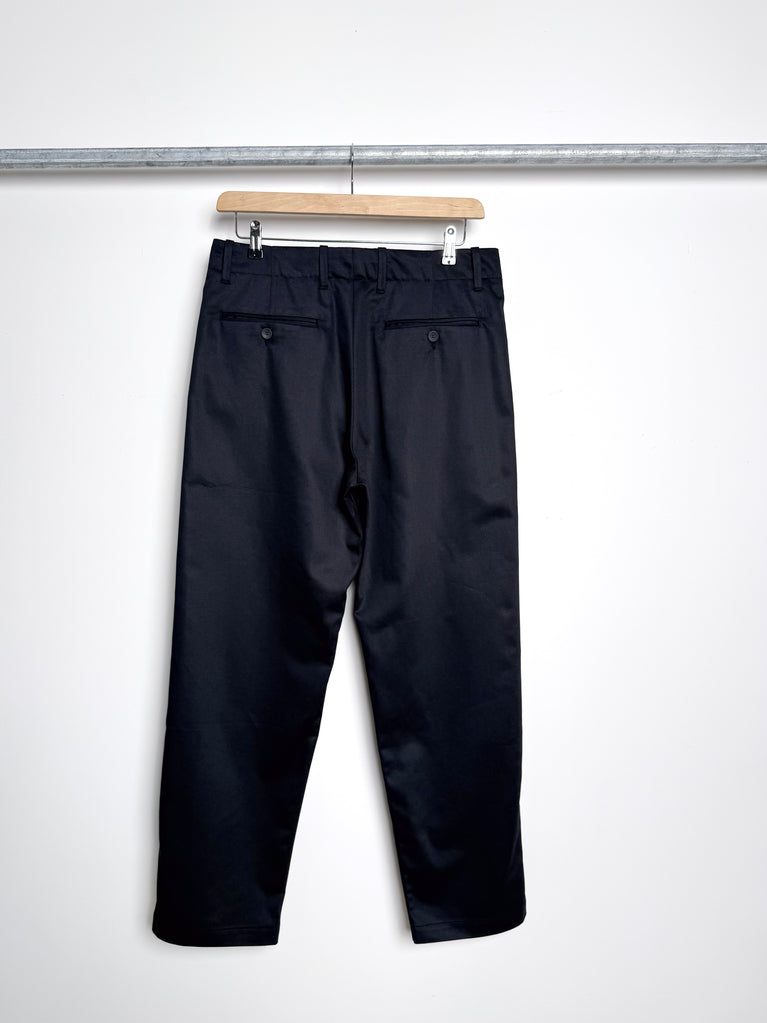 pleated trouser