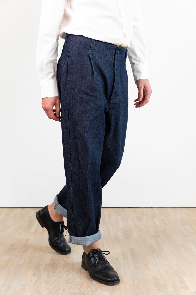 pleated trouser